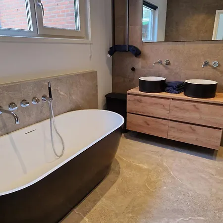 Holiday home Gerenoveerde Jaren 1930 Woning In Hartje