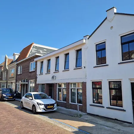 Gerenoveerde Jaren 1930 Woning In Hartje Medemblik