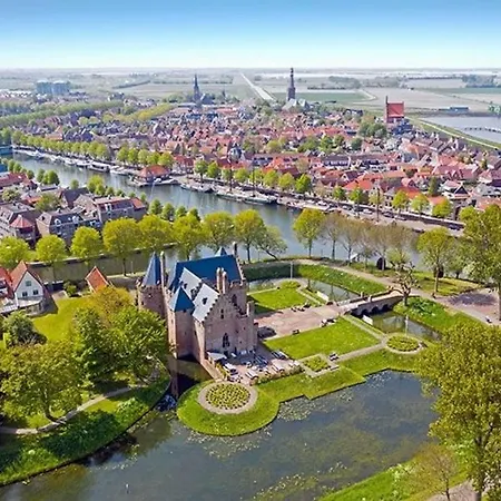 Vakantiehuis Gerenoveerde Jaren 1930 Woning In Hartje